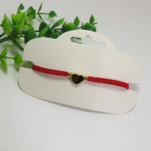 Pulsera en hilo rojo corazon