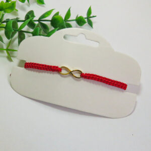 Pulsera en hilo rojo infinito
